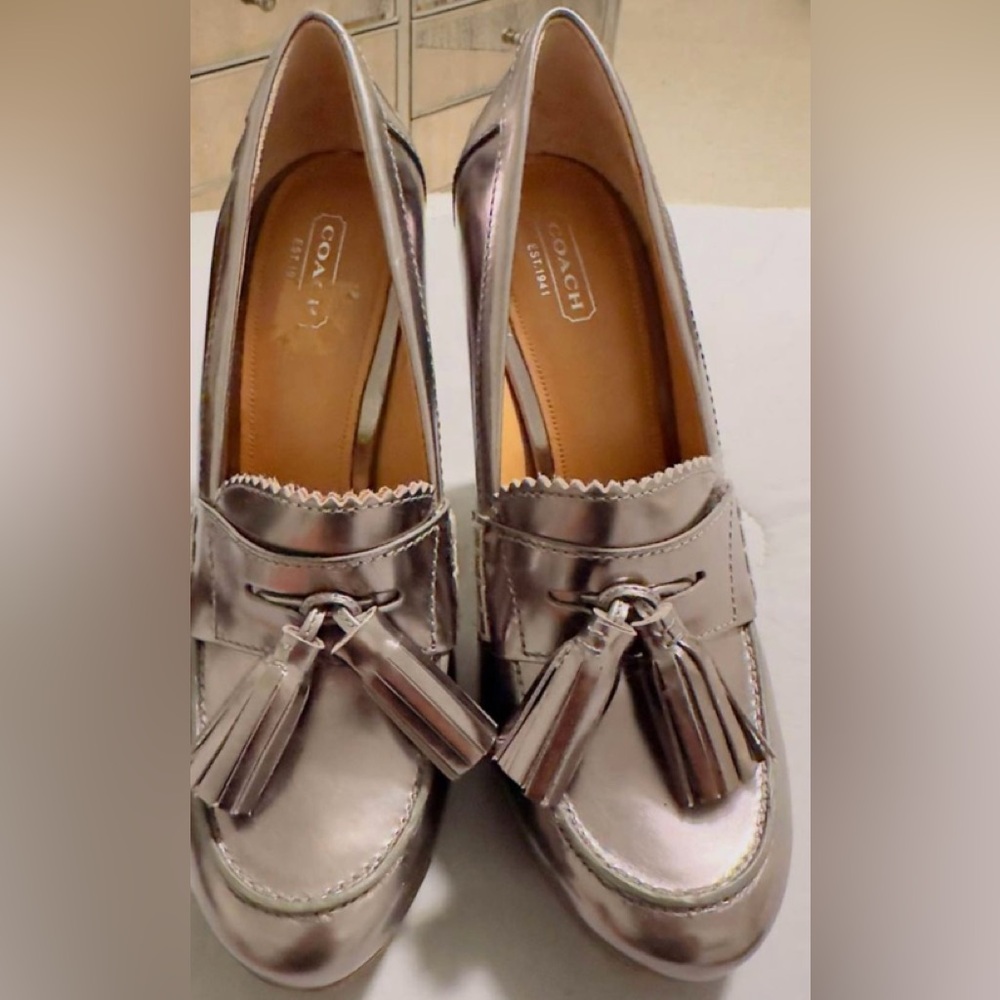 Beautiful Coach Metallic leather 3” Heel Shoes